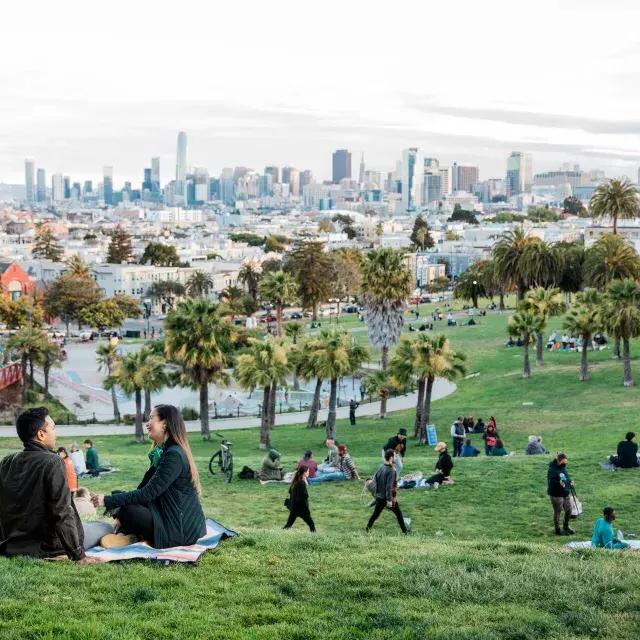 在县团的Dolores Park野餐